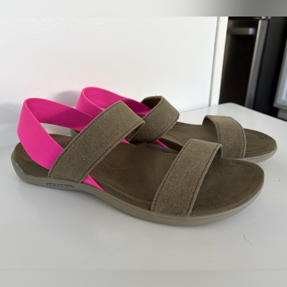 Women's Merrell Sandals - Size 9